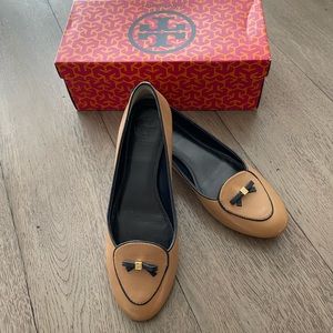 Tory Burch Dakota Loafer-Madison Leather, Sand/Bright Navy, Sz 9.5